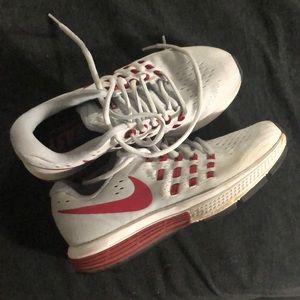 Barely worn nike vomero 11 gray and crimson